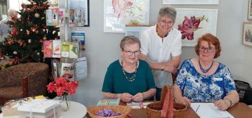 A group of women in a store

Description automatically generated